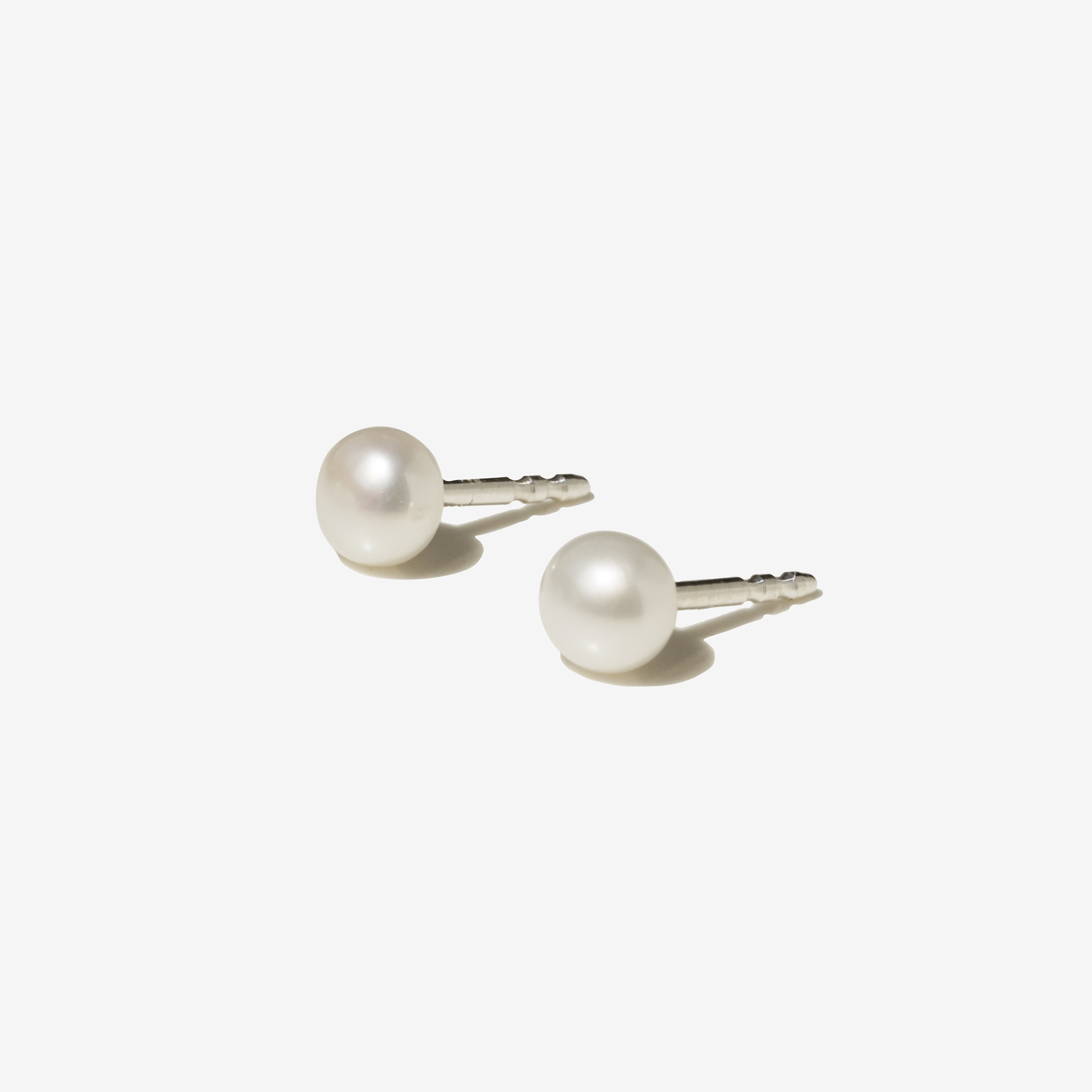 Single Pearl silver earrings - NURA.design